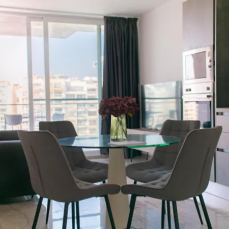 Spinola Seafront Deluxe St. Julian's