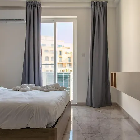 Spinola Seafront Deluxe Apartament St. Julian's
