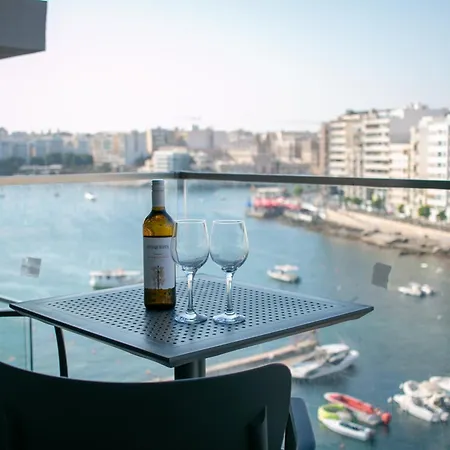 Spinola Seafront Deluxe * Saint Julian's