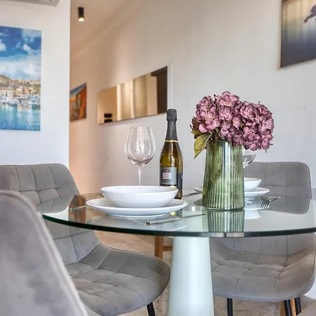 Spinola Seafront Deluxe Apartament *