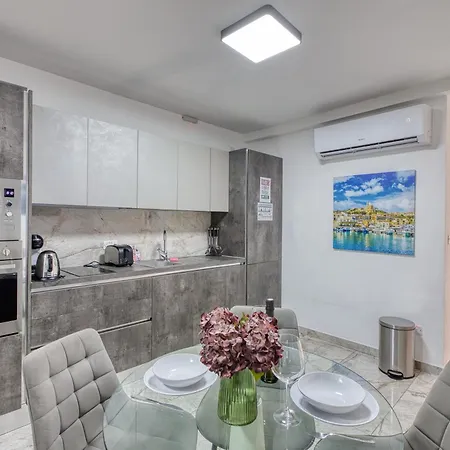 Spinola Seafront Deluxe Apartament
