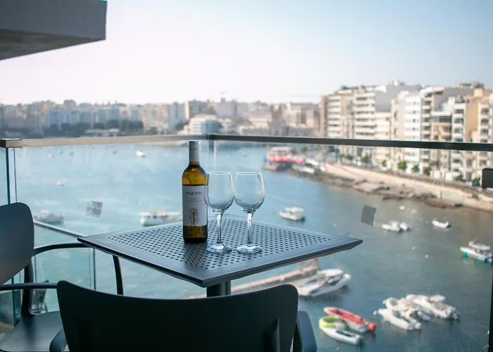 Spinola Seafront Deluxe * Saint Julian's